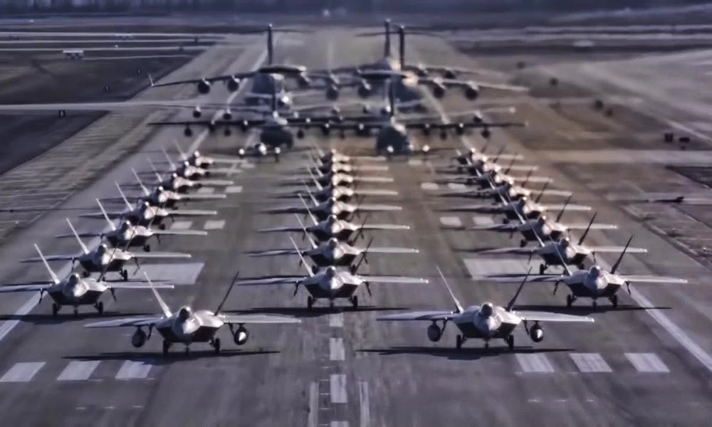 Το "περπάτημα του ελέφαντα": Ταυτόχρονη απογείωση F-35 και F-16